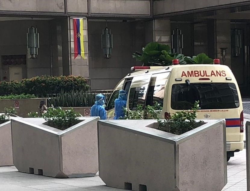 Moh Confirms Suspected Wuhan Virus Case In Klcc After Photos Of Hazmat Team There Go Viral - World Of Buzz 3