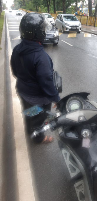 Motorcyclist Shares His Story Of Getting Into An Accident, Wonders How His Slipper Turned Into An Anklet - WORLD OF BUZZ