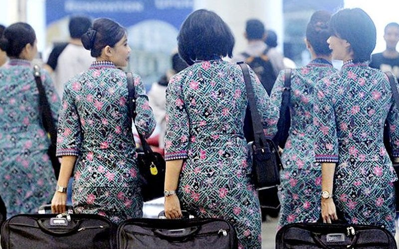 M'sian Air Stewardess Was "Inhumanely" Sacked For Being 0.7kg Over Airline's Weight Standard - WORLD OF BUZZ