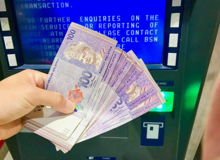 M'sian Shares How She Almost Lost Rm1,500 After Withdrawing Cash From 'Out Of Service' Atm - World Of Buzz 2
