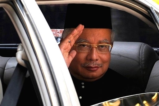 Najib Summoned To Royal Palace To Meet Agong After Meeting At UMNO HQ, SRC Trial Postponed - WORLD OF BUZZ 1