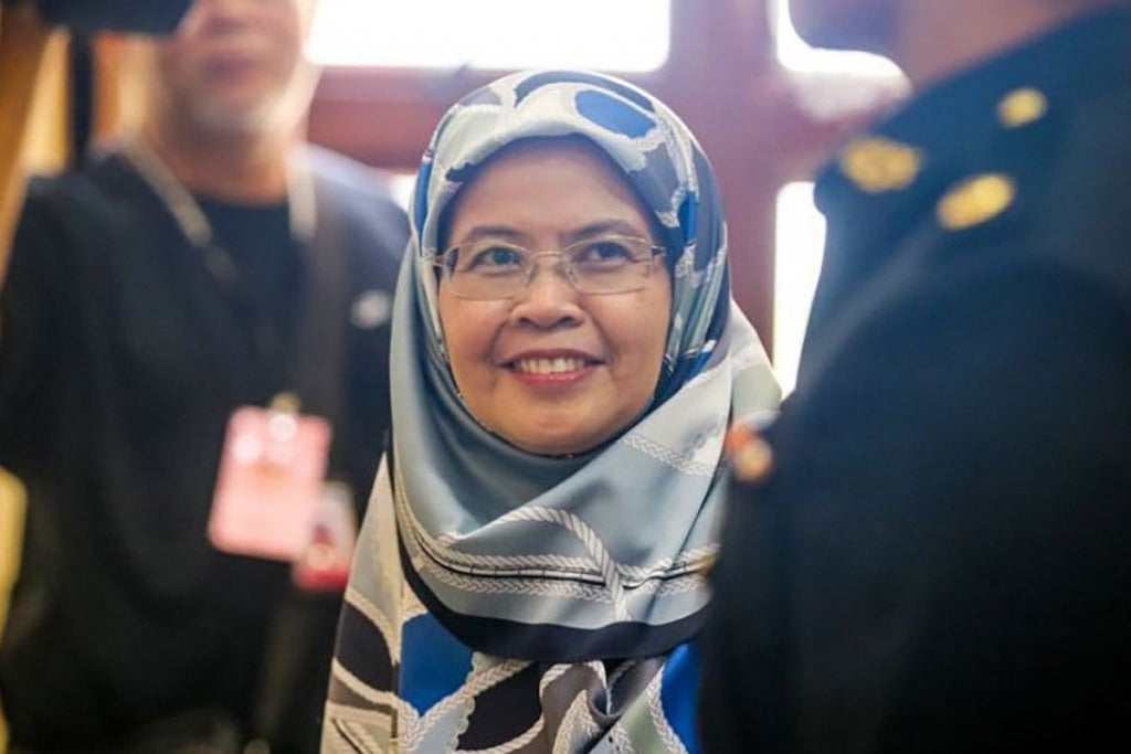 Nor Salwani, The Auditor Who Exposed 1MDB Report, Get Datukship From King - WORLD OF BUZZ 2
