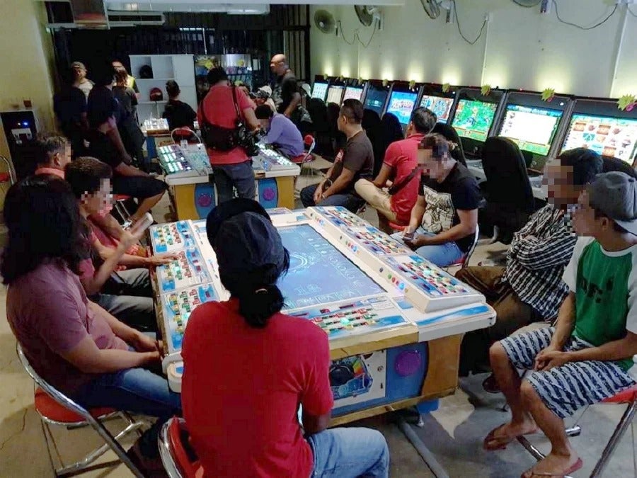 PDRM: Renting Property to Illegal Gambling Syndicates Can Get You Locked Up For Up to 2 Years - WORLD OF BUZZ 2