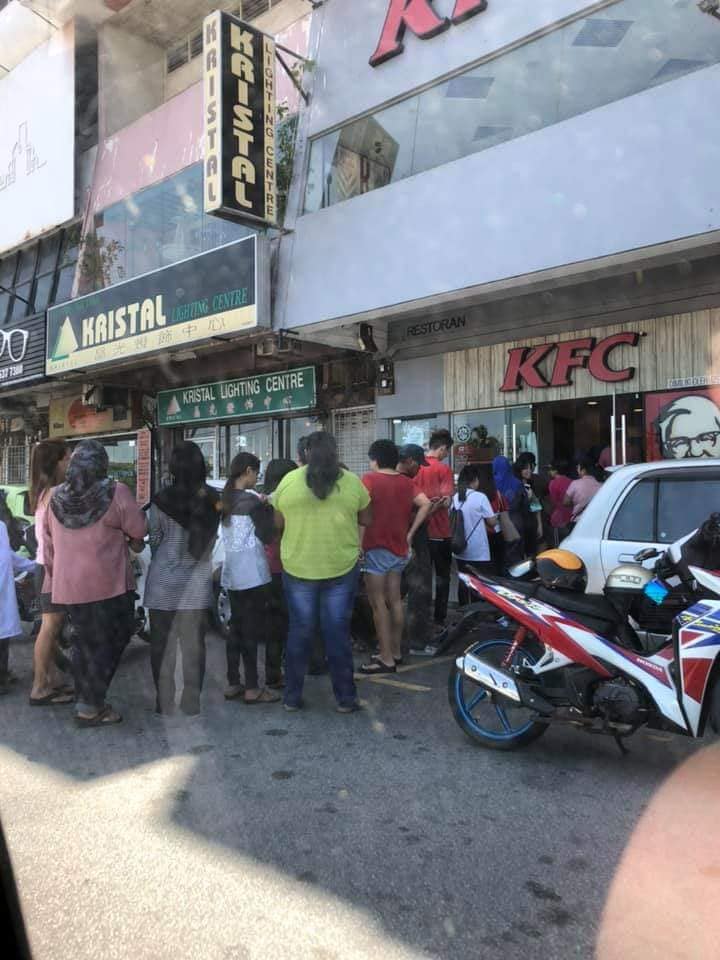 People Are Willing To Queuing For Hours To Get Kfc's One Day Only Rm20 For 2 Snack Plate Deal! - World Of Buzz 2