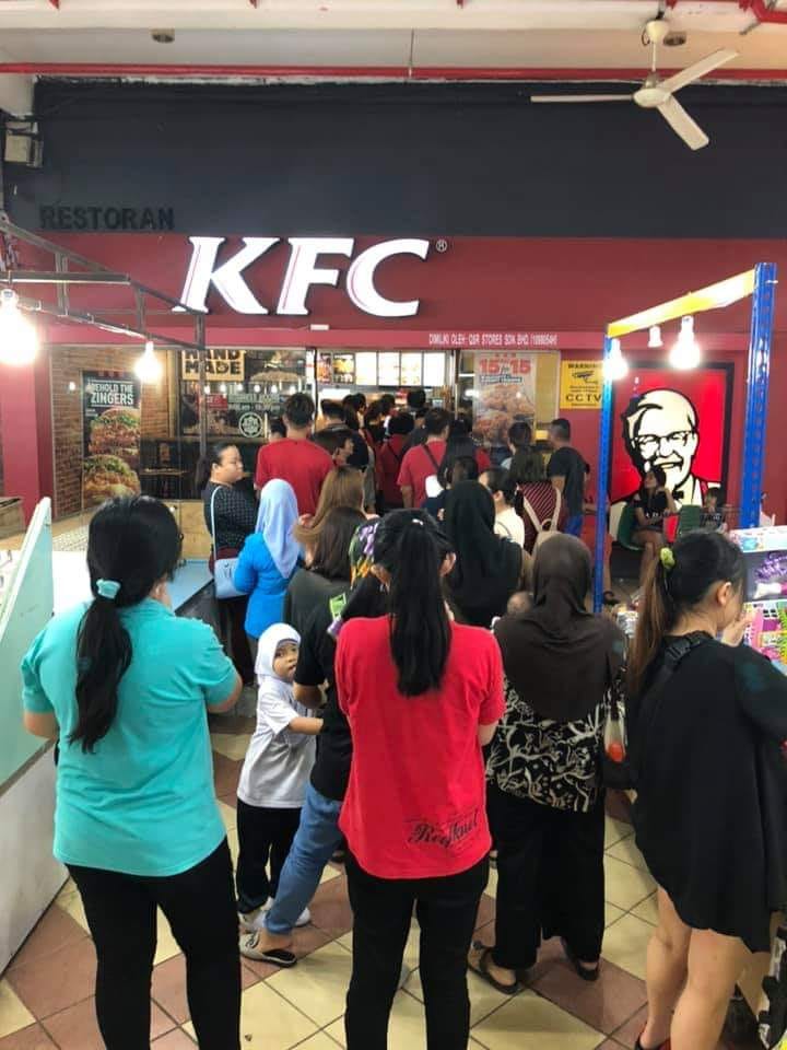 People Are Willing To Queuing For Hours To Get Kfc's One Day Only Rm20 For 2 Snack Plate Deal! - World Of Buzz