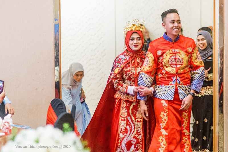 Sabah Malay Couple Dress In Chinese Robes For Wedding, Wins The Hearts of Malaysians Everywhere - WORLD OF BUZZ
