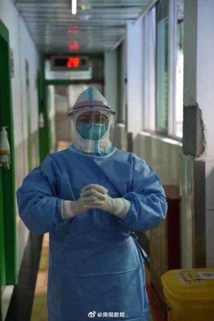 &Quot;The Frontline Needs Me!&Quot; 22Yo Nurse Endures Painful Bloodshot Hands To Treat Wuhan Patients Daily - World Of Buzz 3