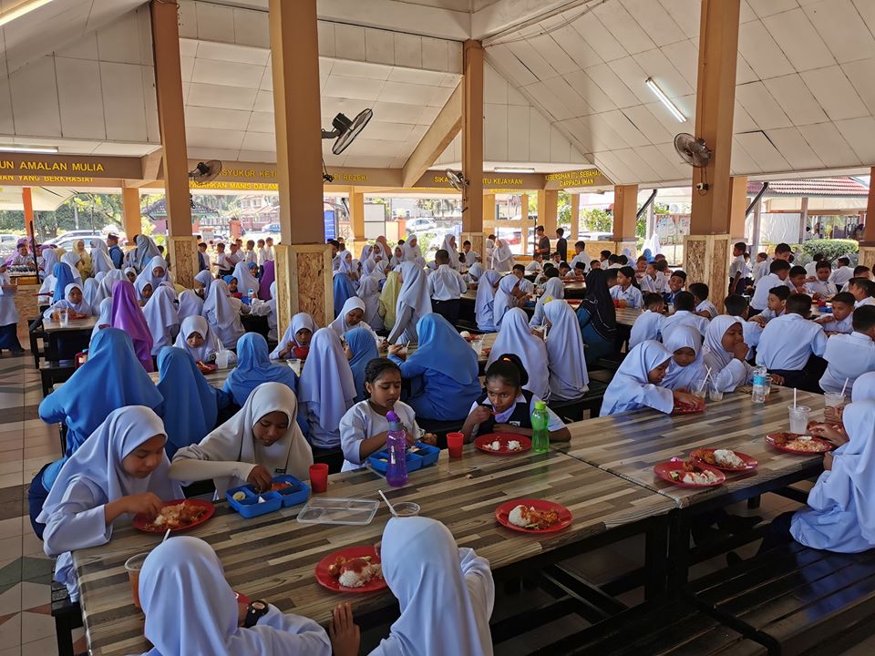 This Kedah School Canteen Looks Like It Belongs In a Hotel But The Food Costs Less Than RM2! - WORLD OF BUZZ 3