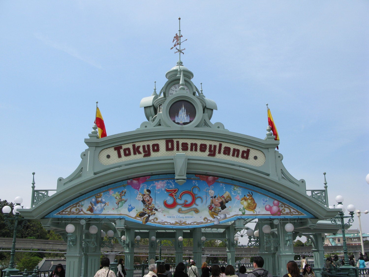 Tokyo Disneyland & Disneysea Theme Parks Will Be Closed Until March 15 Due to Coronavirus Fears - WORLD OF BUZZ