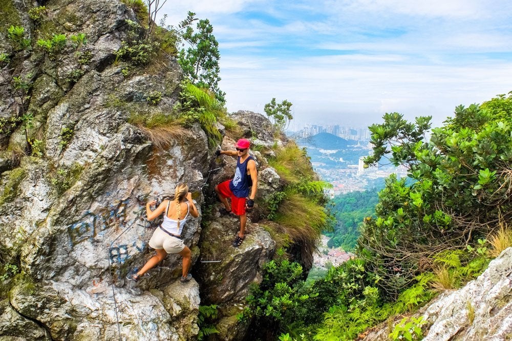 Tourist Tragically Slips & Falls To His Death While Hiking Up Bukit Tabur With His GF - WORLD OF BUZZ