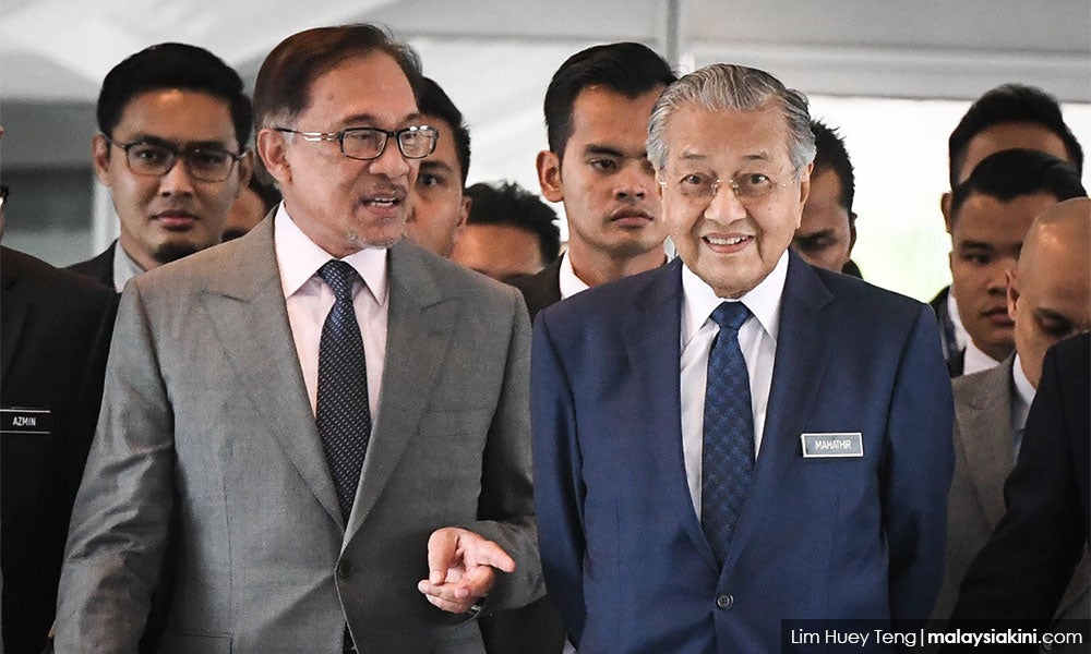 "Tun M Played No Part In Toppling PH, Will Never Work With Past Regime," Anwar Says - WORLD OF BUZZ 1