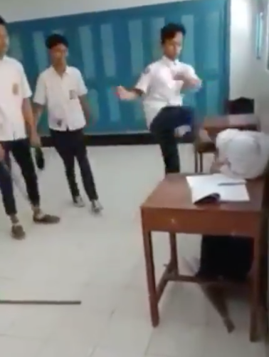 Watch: 3 Indonesian School Bullies Slap And Jump-Kick A Helpless Female Classmate - World Of Buzz 2