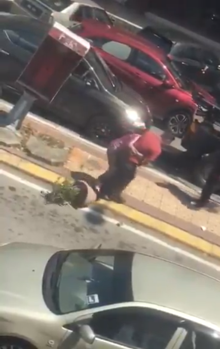 Watch: M'sian Woman Loses Her Sh*T, Screams &Amp; Spits At Men Trying To Tow Her Car In Sg Buloh - World Of Buzz 4