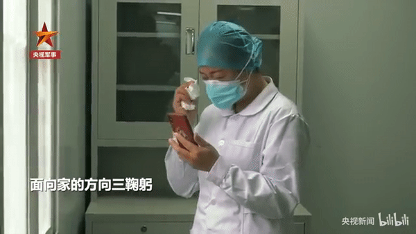 Watch: Wuhan Nurse Breaks Down After Learning Her Mother Had Died, But Gets Back To Work Immediately After - World Of Buzz