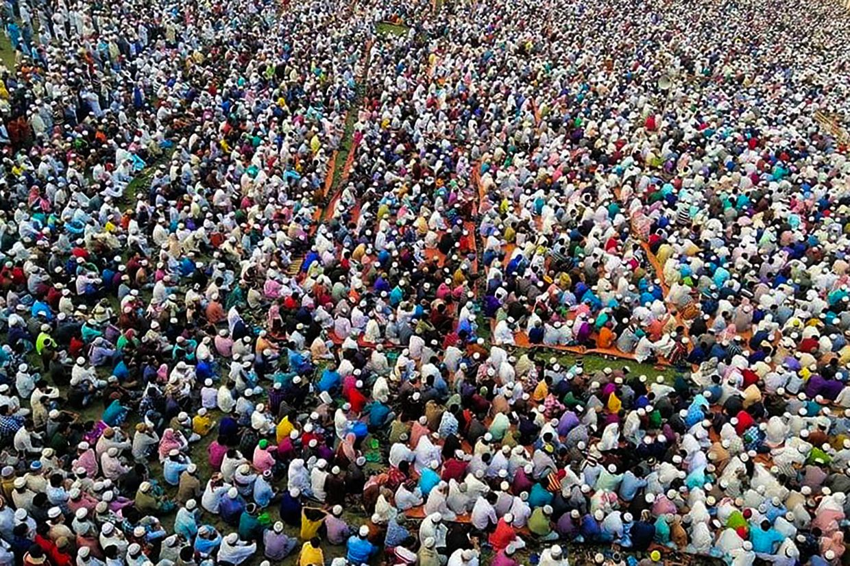 10k People Attend Covid-19 Prayer Session In Bangladesh To Recite "Healing Verses" To Get Rid of The Virus - WORLD OF BUZZ 2