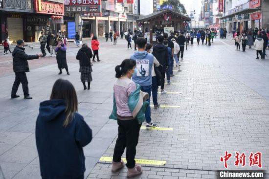 Bubble Tea Shop In China Reopens, Customers Have to Queue 1.5m Apart & Get Temperature Checked - WORLD OF BUZZ 3