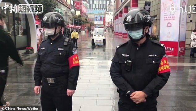 Chinese Police Are Now Wearing Super A.I Helmets That Can Check Temperature Within 5m - WORLD OF BUZZ 3