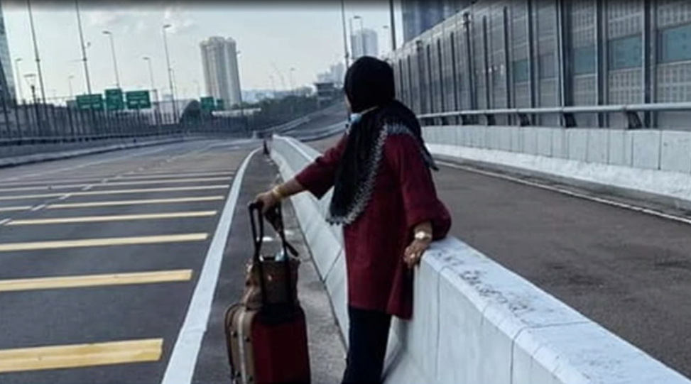 Dedicated M'sian Mum & Wife Walks Over 4 Hours Across Causeway To Take Care Of Sick Husband - WORLD OF BUZZ 2