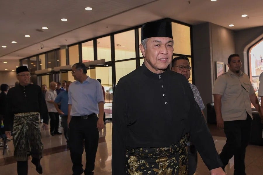 "I'm Sorry for The Confusion," Zahid Says After Failing to Prove to Court He Had Meeting with PM - WORLD OF BUZZ 2