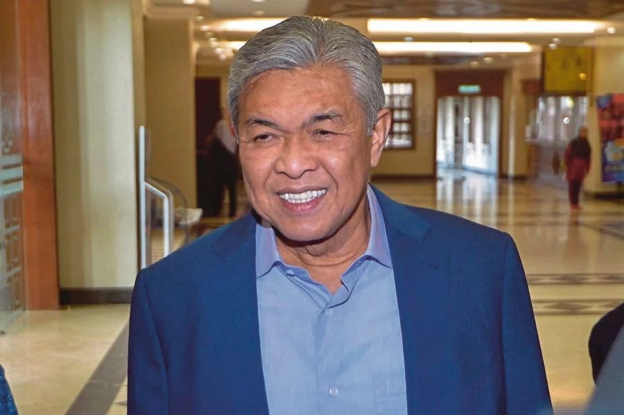 "I'm Sorry for The Confusion," Zahid Says After Failing to Prove to Court He Had Meeting with PM - WORLD OF BUZZ