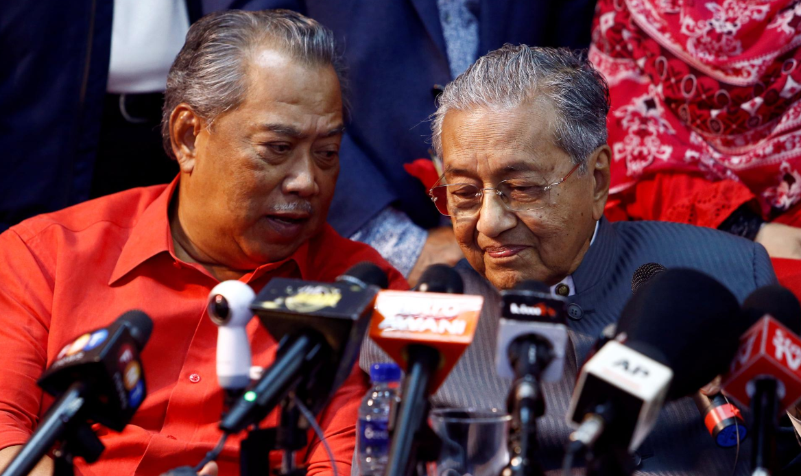 Mahathir Calls Out Azmin, Muhyiddin For Betraying Him - WORLD OF BUZZ 1