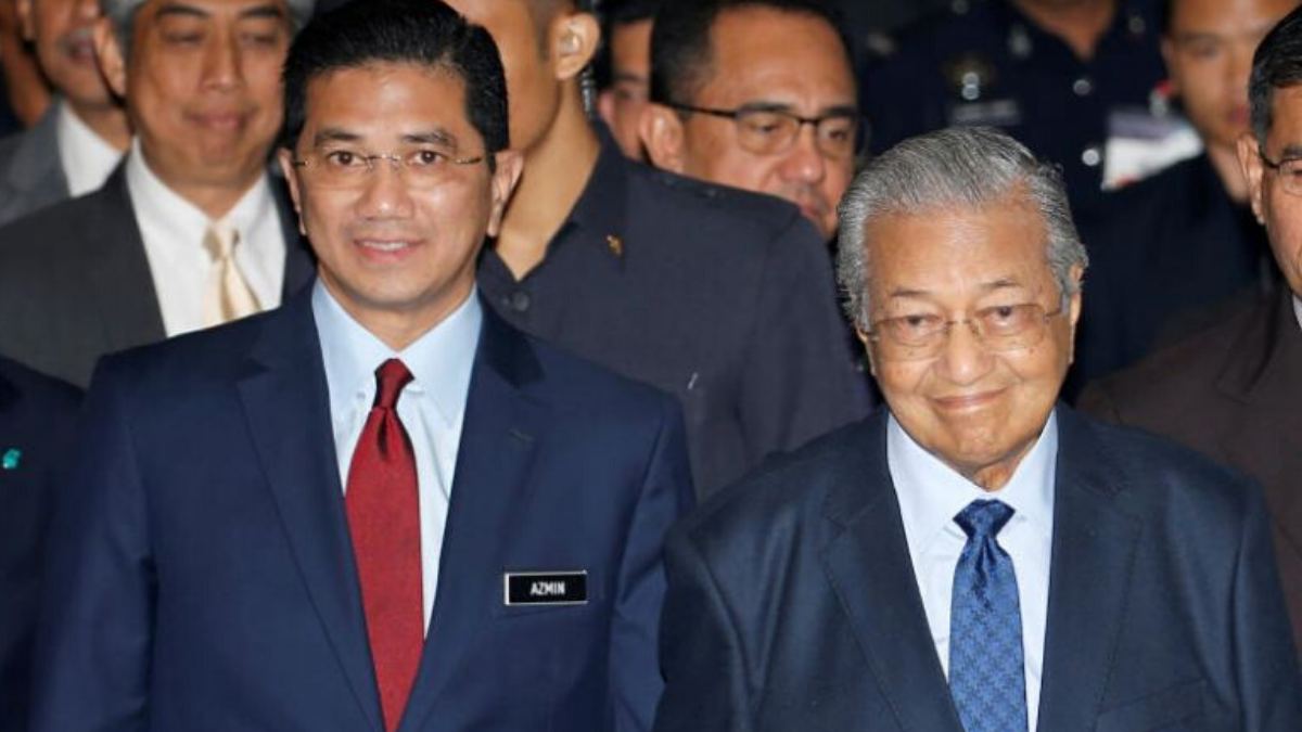 Mahathir Calls Out Azmin, Muhyiddin For Betraying Him - WORLD OF BUZZ