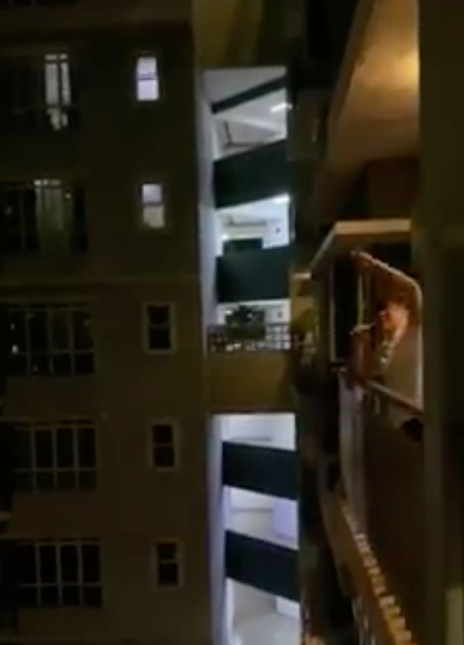 Malaysians Had A Karaoke Session From Their Balcony To Cheer Themselves Up During MCO - WORLD OF BUZZ 1