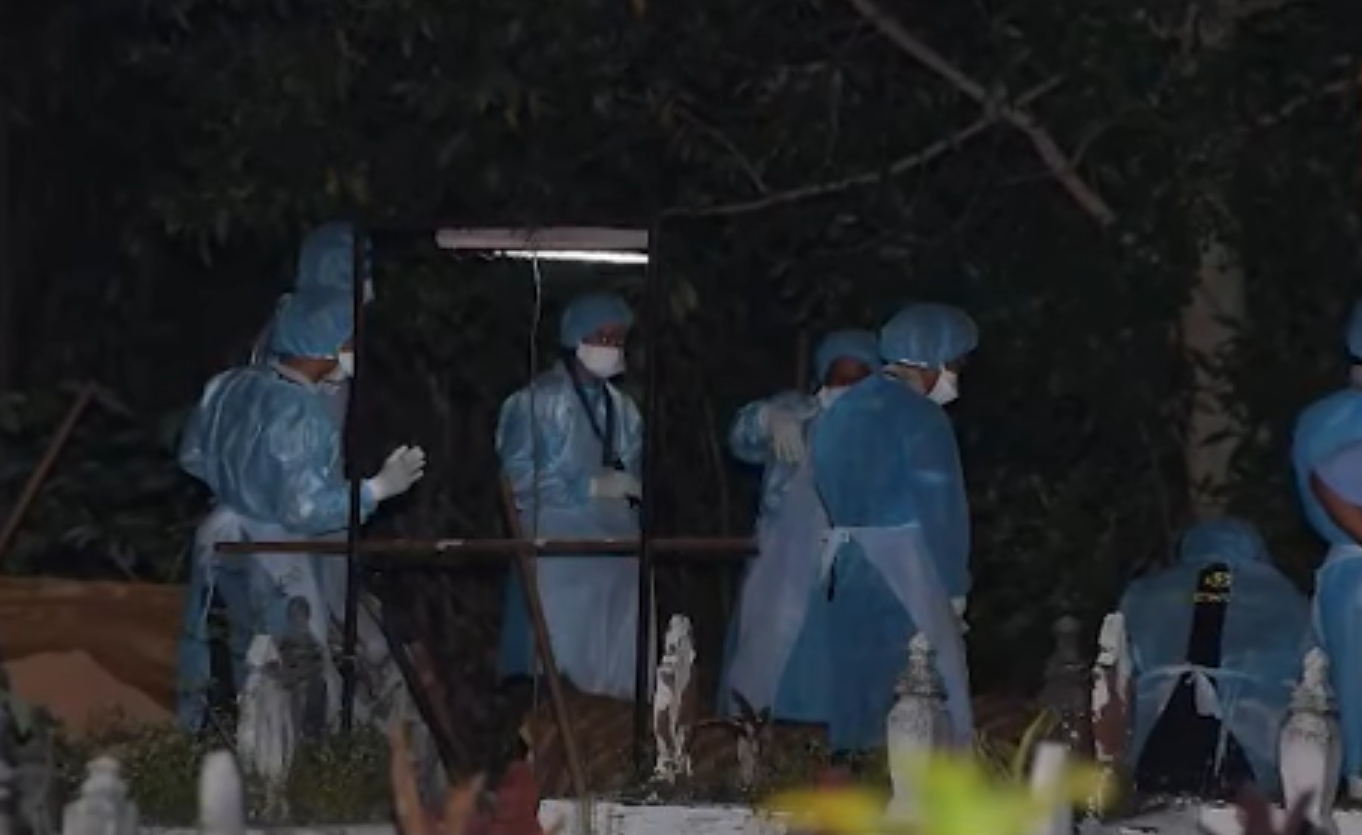 Medical Personnel In Full PPE Suits Have Safely Interred Body of Second M'sian Covid-19 Victim - WORLD OF BUZZ 2