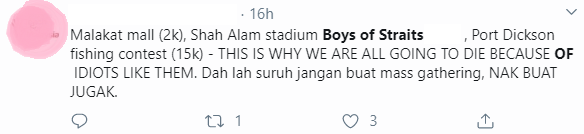 M'sian Football Fan Club Disobeys Mass Gathering Advice, Cheers Outside Stadium For 90 Minutes - WORLD OF BUZZ 3