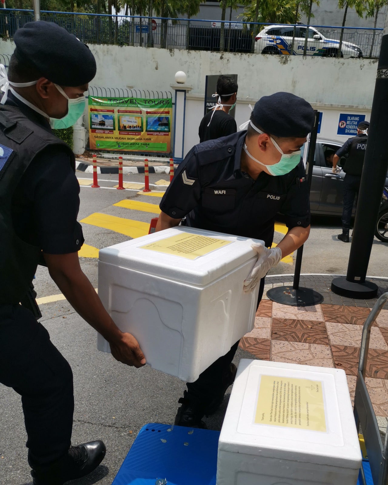 PDRM Officers Risk Their Health For The Rakyat, So Here's What We Did - WORLD OF BUZZ 6