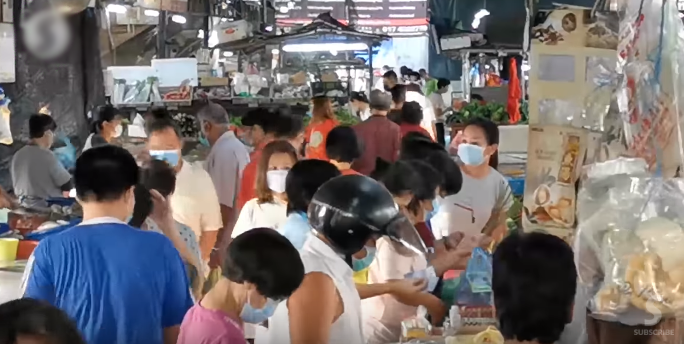 Penangites Are Still Crowding Wet Market Despite Six Days Into Movement Control Order - World Of Buzz