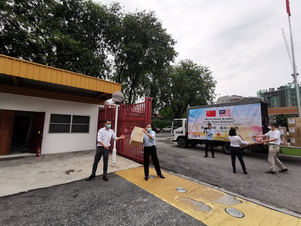 Photos: China Keeps Promise To Deliver Medical Supplies To Malaysia To Help Fight Covid-19 - World Of Buzz 1