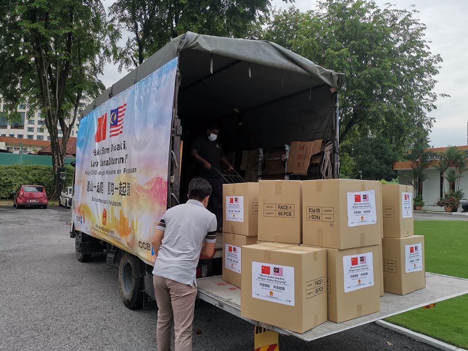 Photos: China Keeps Promise to Deliver Medical Supplies to Malaysia to Help Fight Covid-19 - WORLD OF BUZZ 2