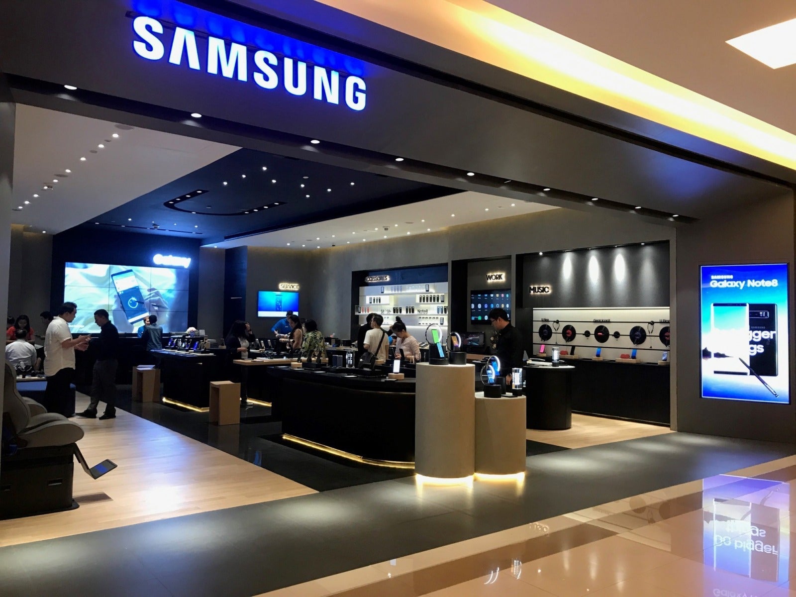 Samsung Malaysia Is Offering FREE Phone Sanitisation Services For ALL Phone Models - WORLD OF BUZZ
