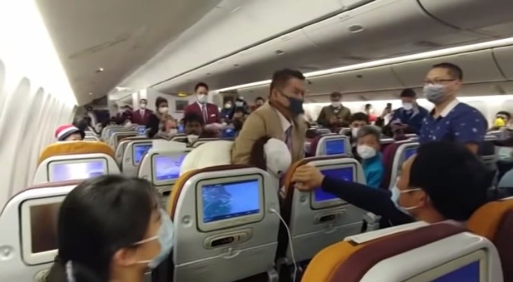 Thai Airways Cabin Crew Forcibly Restrain Passenger Who Purposely Coughed on Flight Attendant - WORLD OF BUZZ