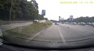 Video: BMW Changes Lanes Recklessly On Federal Highway, Knocks Over GrabFood Rider & Drives Off - WORLD OF BUZZ