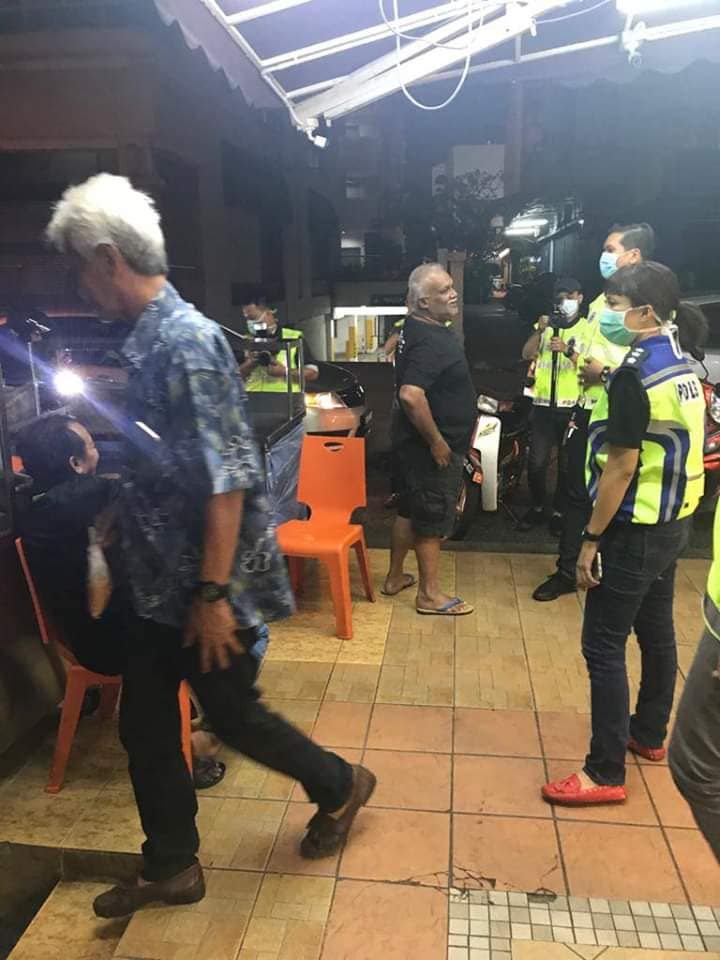Video: M'sians Still Lepaking At Mamak & Going Out Unnecessarily During Movement Control Order - WORLD OF BUZZ 1