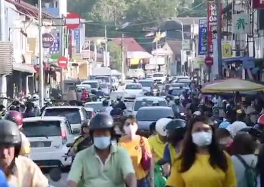 Video: Stubborn &Amp; Inconsiderate Penangites Seen Loitering Around In Jalan Air Itam - World Of Buzz 1