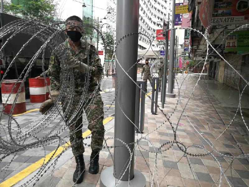 2 More Buildings In Kl Now On Lockdown, All Entrances Fenced By Barbed Wire, None May Leave - World Of Buzz 2
