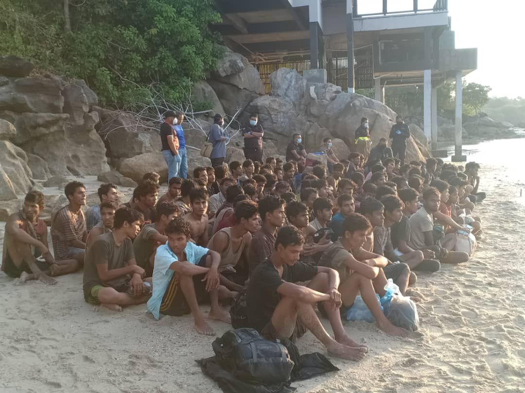 250 Rohingya Refugees Docked at Langkawi Today, Netizens are Angry - WORLD OF BUZZ 3