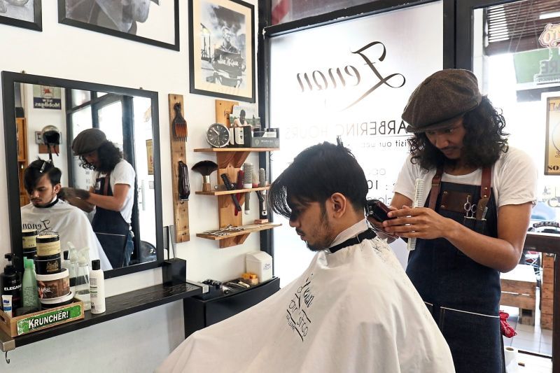 9 Out Of 10 M'sian Hairdressers Refuse To Open During Mco, Citing Risk Of Exposure To Covid-19 - World Of Buzz 1