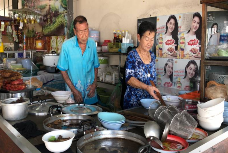 Elderly Hawker Uncle &Amp; Aunty Donates Rm152,000 Of Their Savings To Thai Hospitals - World Of Buzz 2