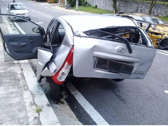 Lambo Owner From Viral Accident With Single Mum Generously Replaces Her Viva With A Myvi - World Of Buzz 1