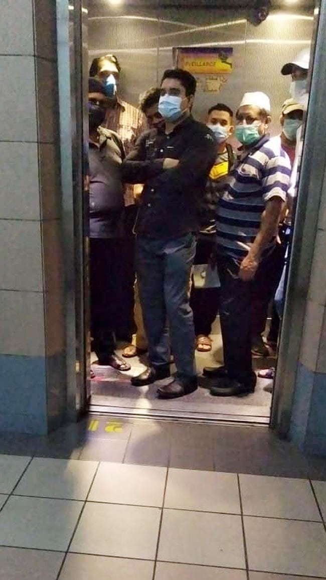 lift crammed with passengers at Block A of Menara City One 250420 2