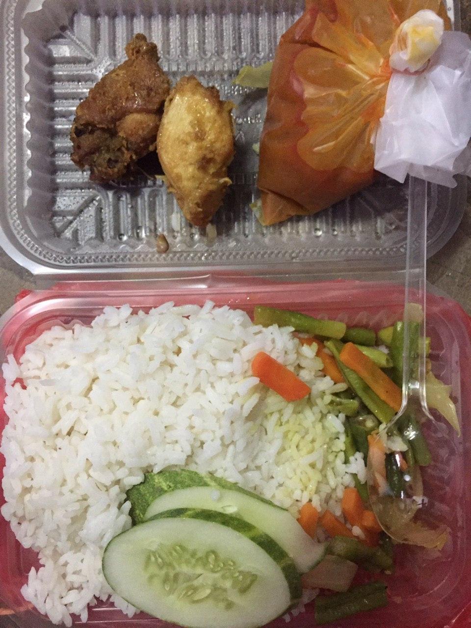 Malaysian University Student Complains About Quality of Free Food Given, Netizens Outraged - WORLD OF BUZZ 9