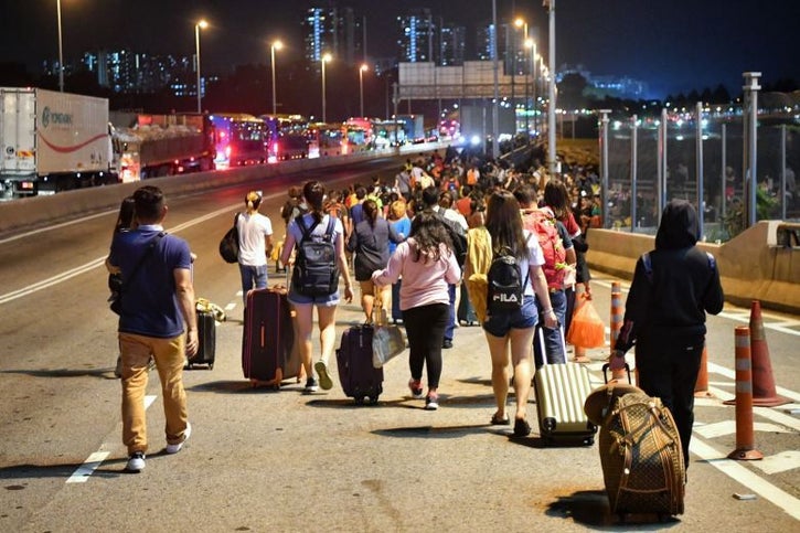 Malaysians With Singapore Work Permit Allowed To Go Home - World Of Buzz 1