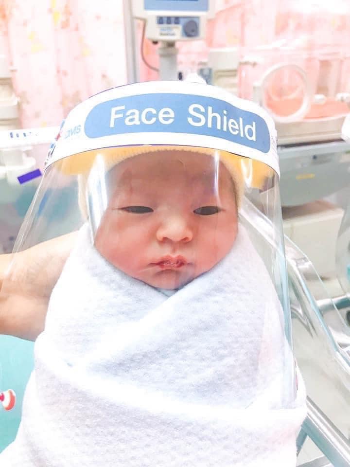 Newborn Babies At This Hospital Given Adorable Mini Face-Shields To Protect Them From Covid-19 - WORLD OF BUZZ 1