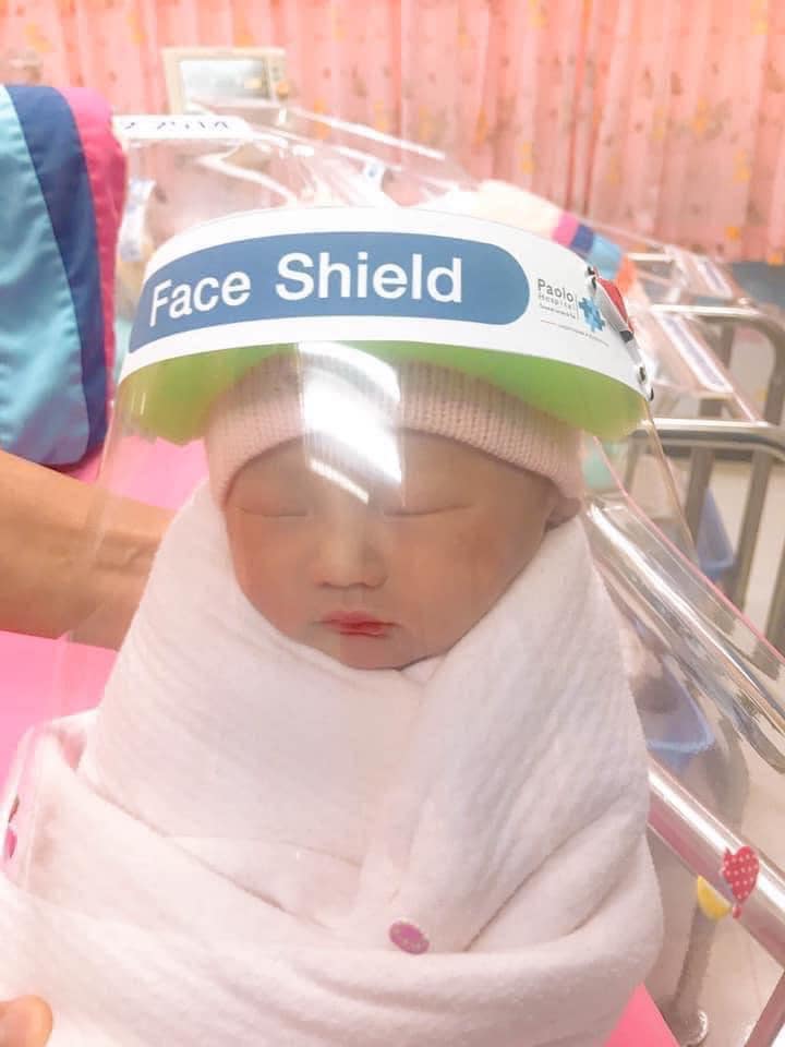 Newborn Babies At This Hospital Given Adorable Mini Face-Shields To Protect Them From Covid-19 - World Of Buzz 2