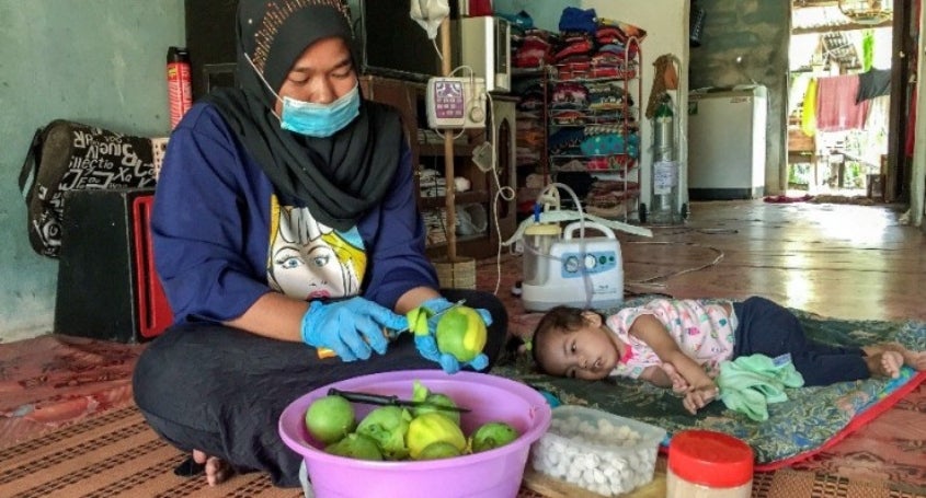 M'Sian Woman Sells Mango Pickles To Support Her Sick Daughter - World Of Buzz