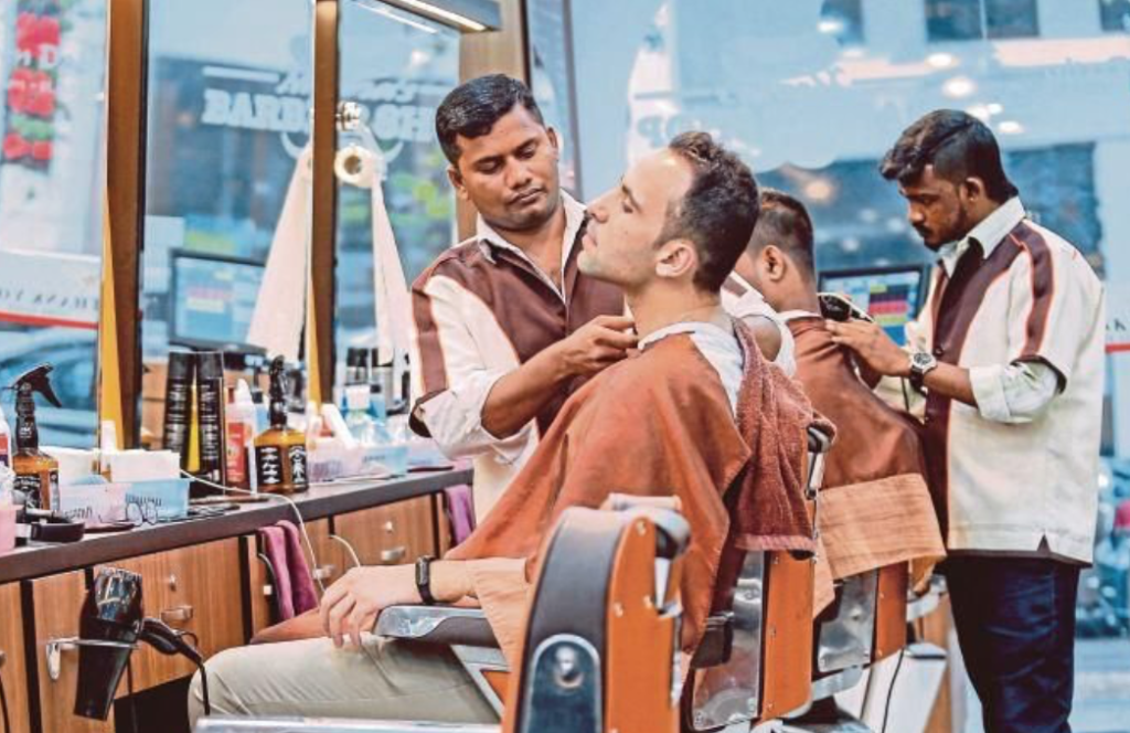 Strict Measures Need To Be Taken By Barbers To Prevent Being A New Covid-19 Cluster - WORLD OF BUZZ 2